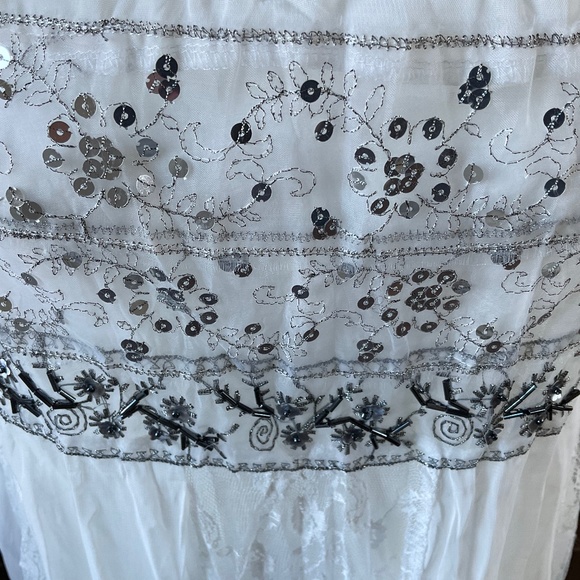 Wet Seal Lace, Sequin and Beaded Cami/Halter. White. Size S - Picture 3 of 12